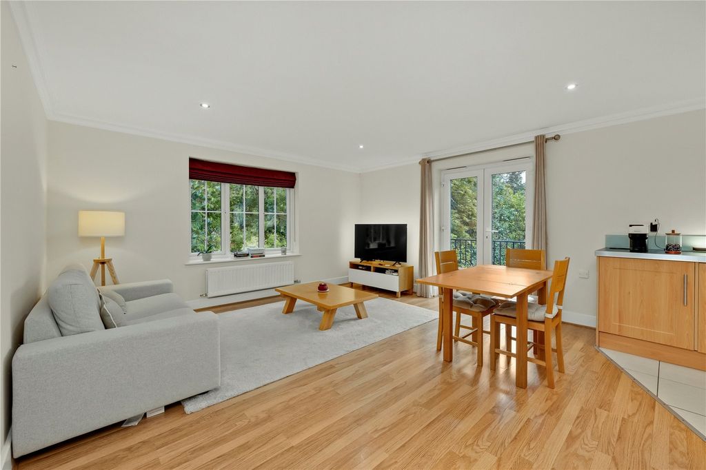 Property photo 2 of 10 Dining