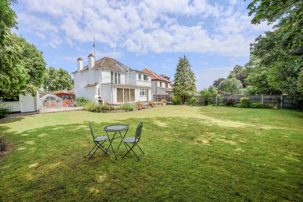 Property photo 3 of 35