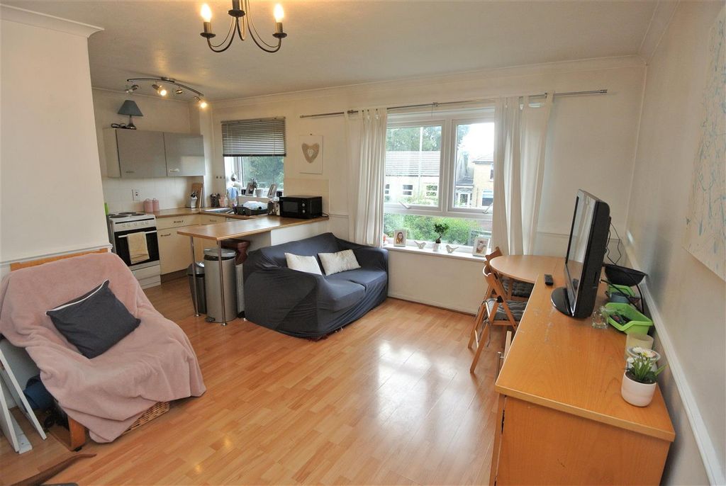 Property photo 2 of 7 Living.Jpg