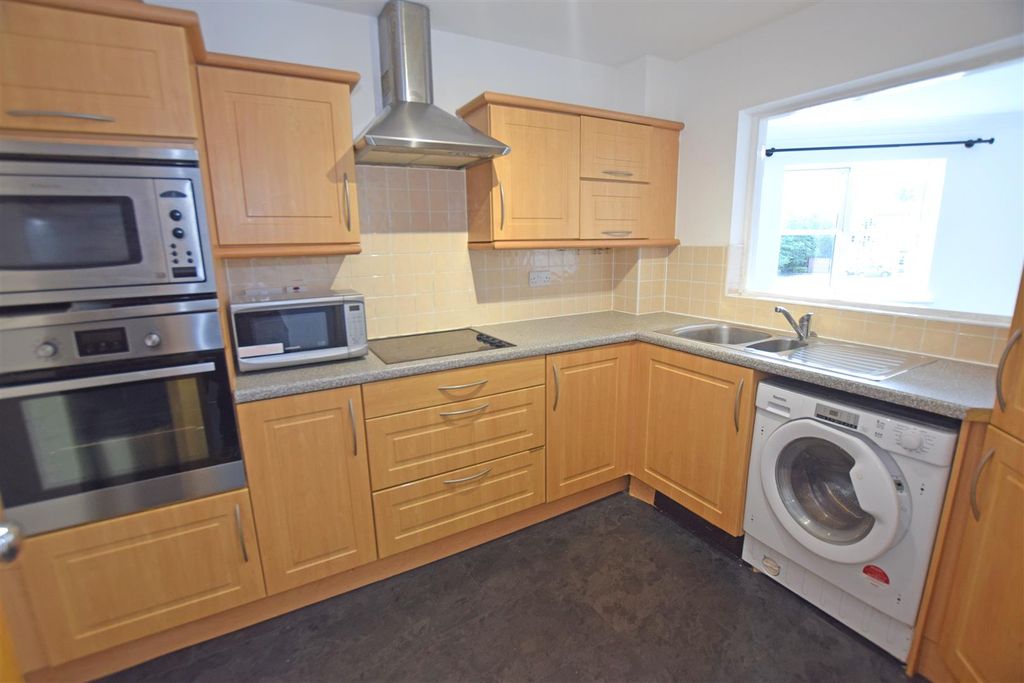 Property photo 3 of 8 Kitchen.Jpg