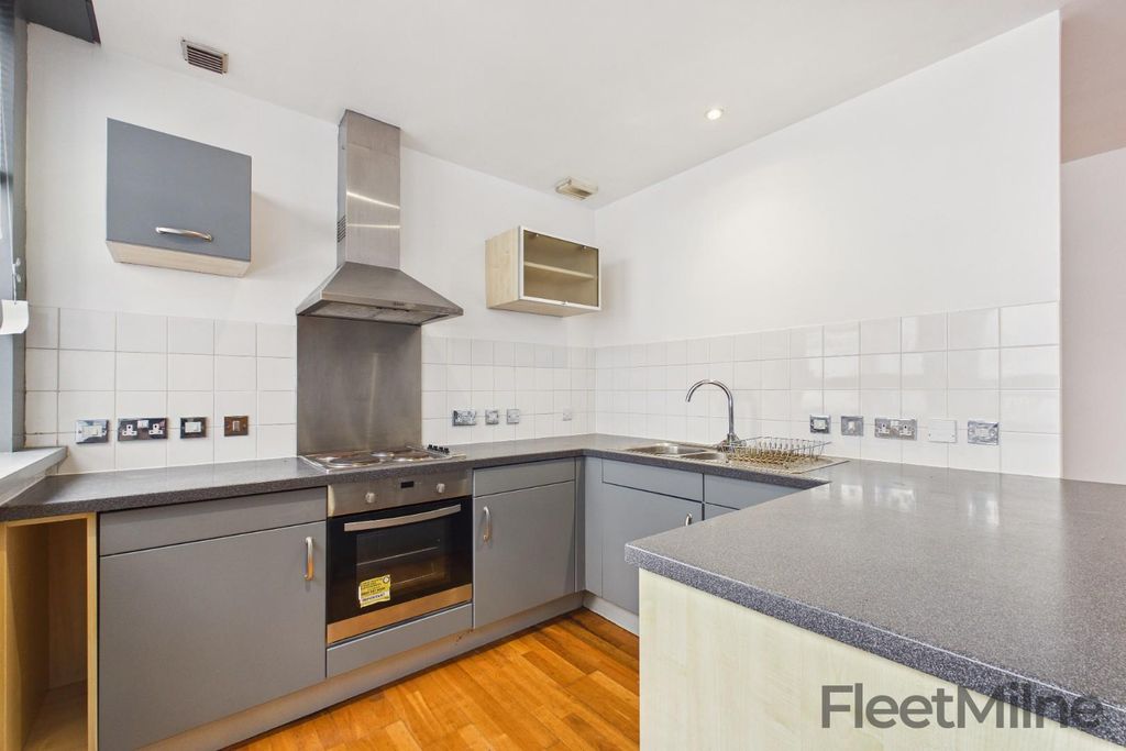 Property photo 3 of 14 Kitchen