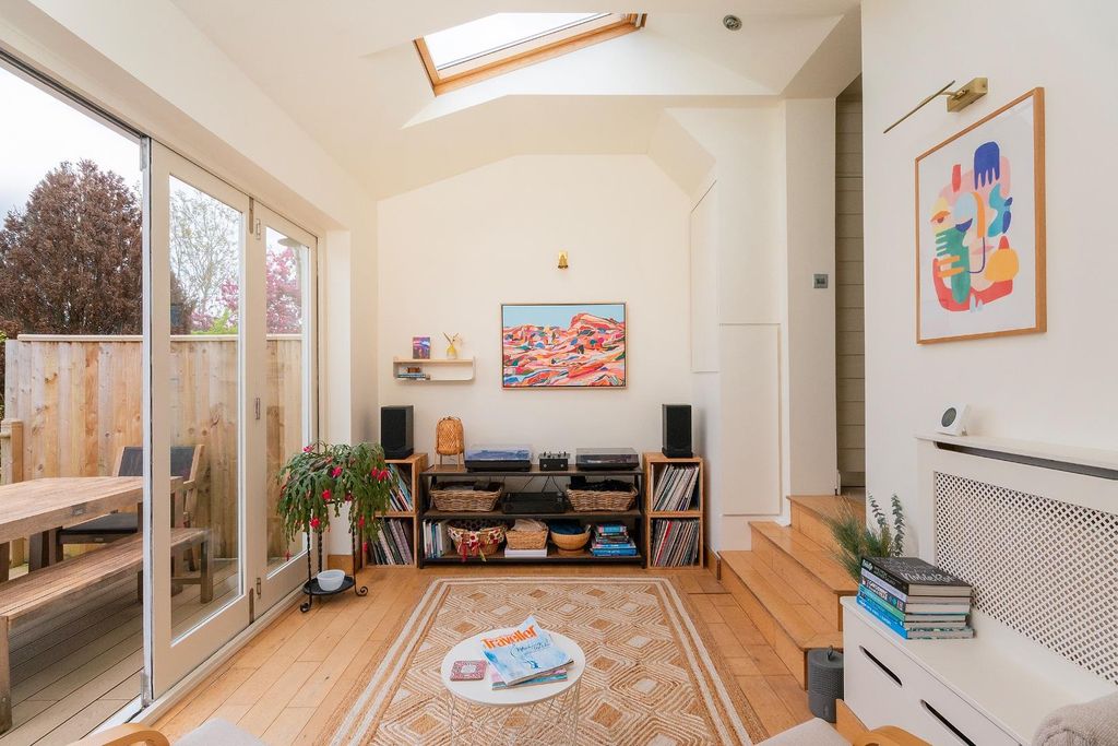 Property photo 3 of 46 2S3Rke - Sitting Room D.Jpg