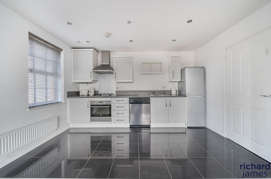 Property photo 2 of 13 9Ab82Cb17A054Dfdae5d882B7F89B4c6