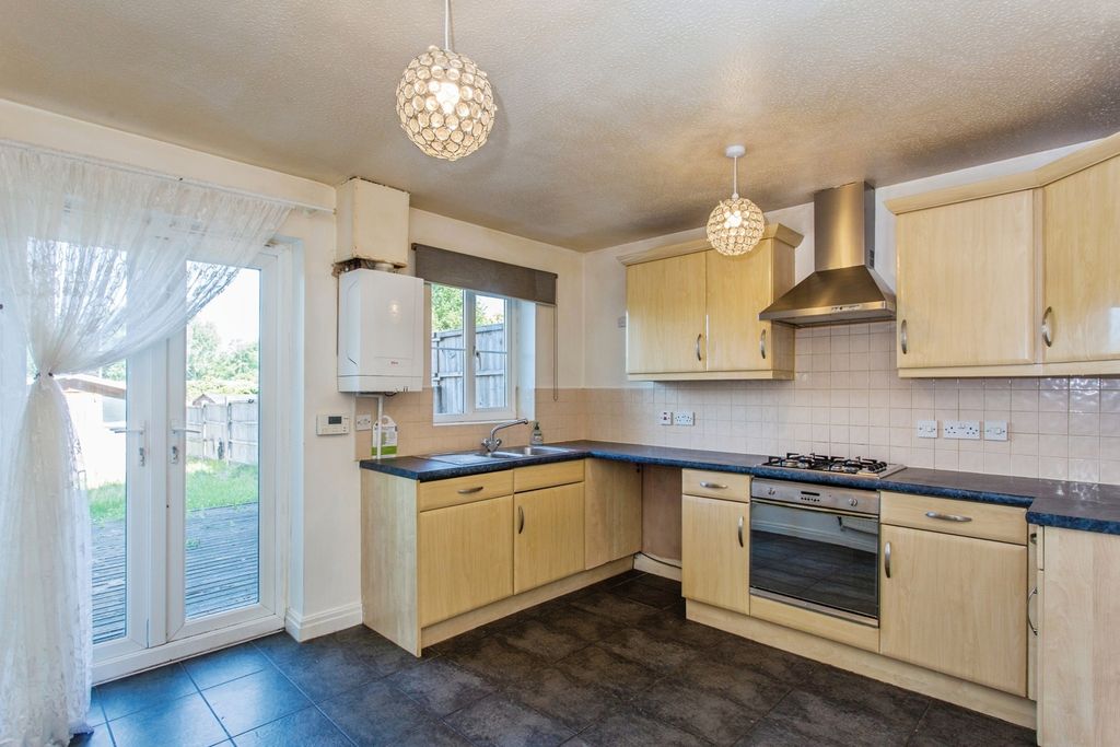 Property photo 3 of 18 Dining Kitchen