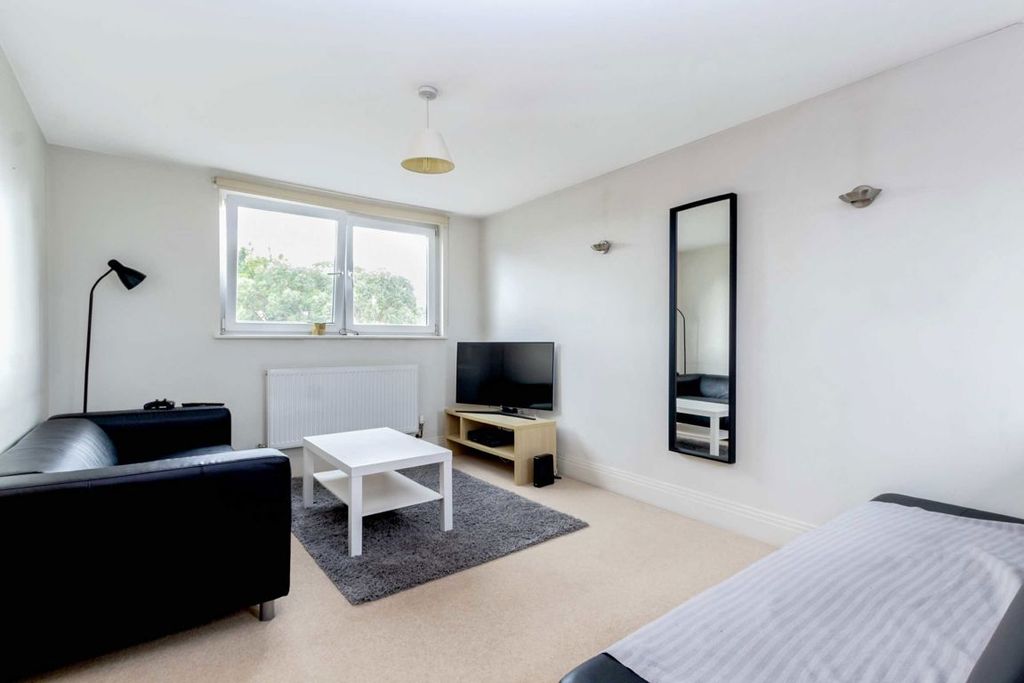 Property photo 2 of 4