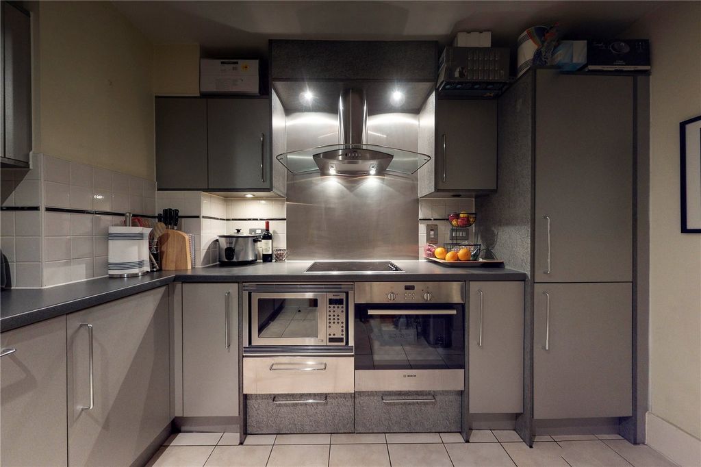 Property photo 2 of 10 Kitchen