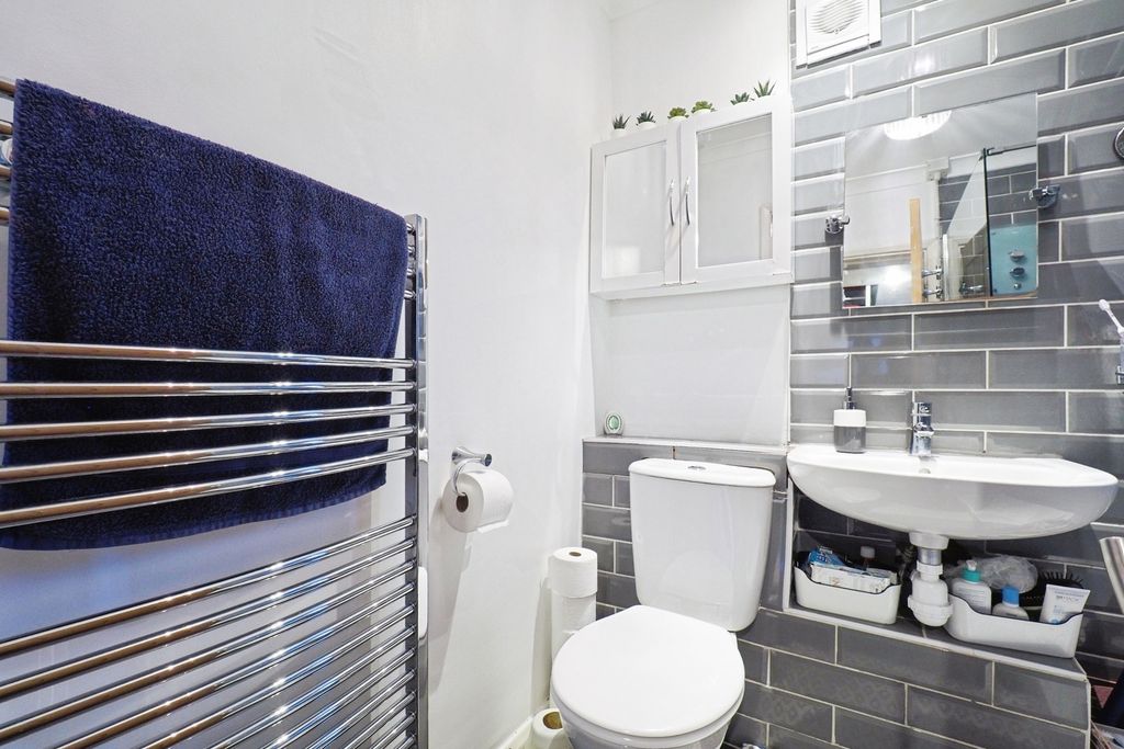 Property photo 3 of 18 Shower Room