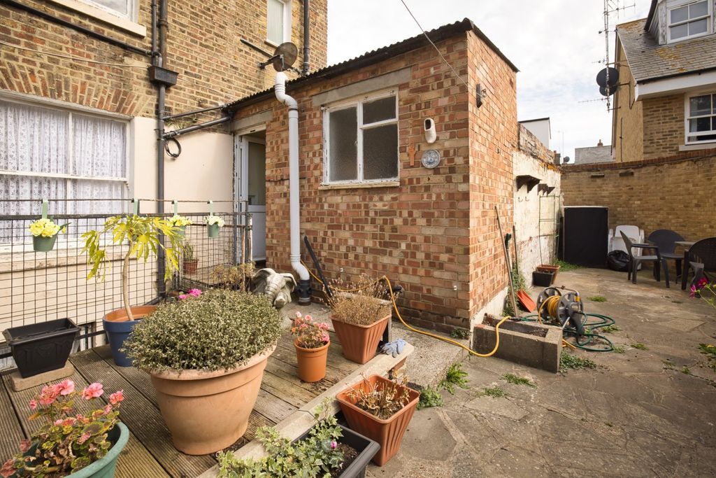 Property photo 3 of 23 Communal Area