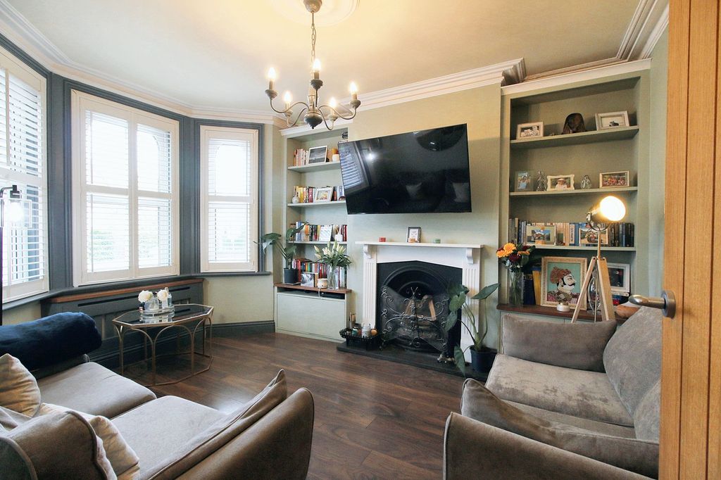 Property photo 2 of 10