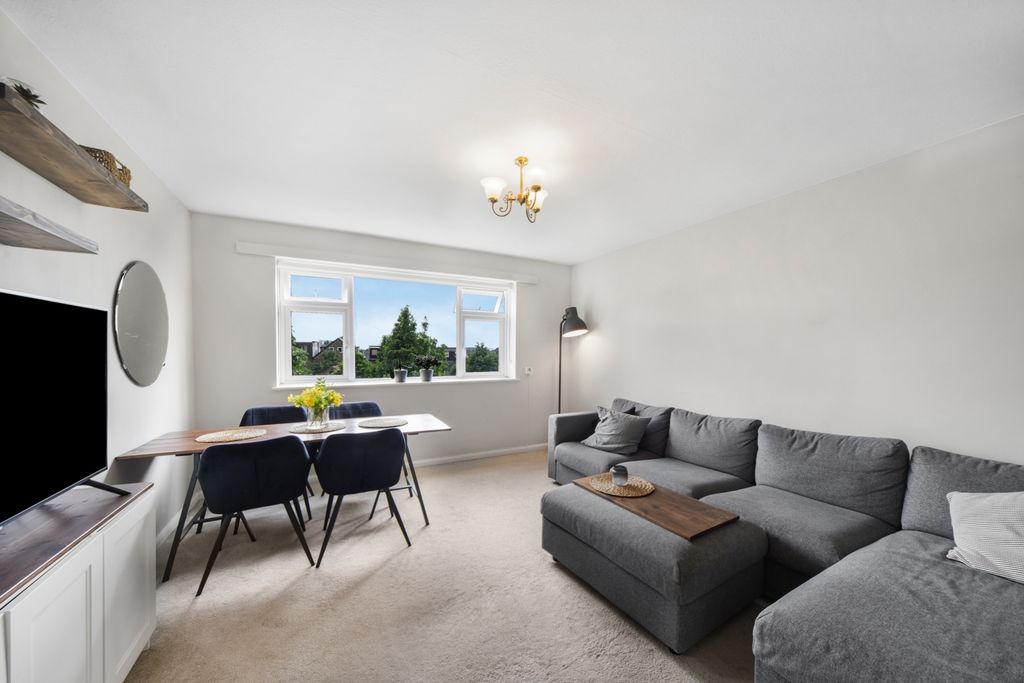 Property photo 3 of 15 Hillboro Court, Hain