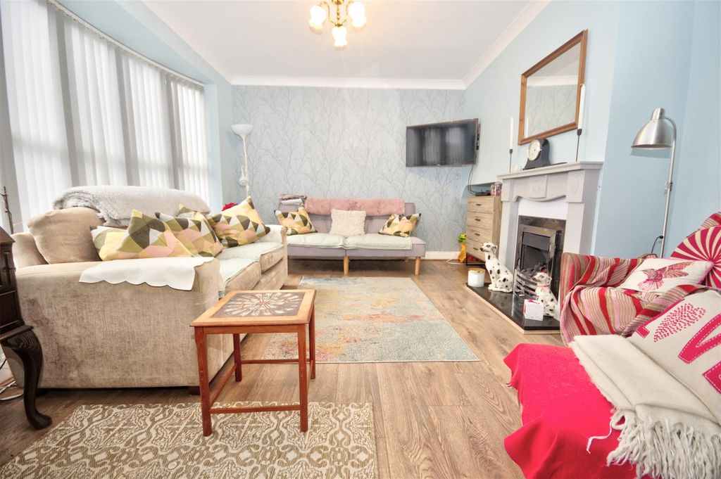 Property photo 3 of 21 Dsc_2836_Realistic.Jpg