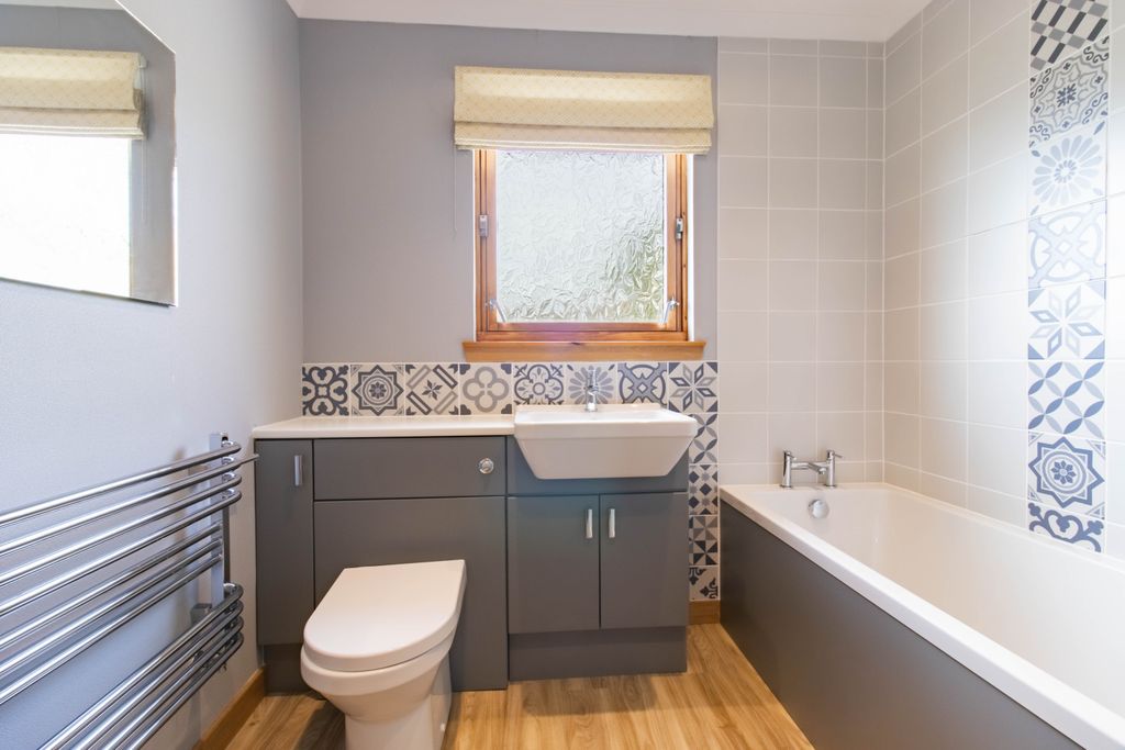 Property photo 3 of 29 Bathroom
