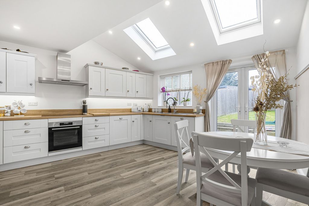 Property photo 2 of 24