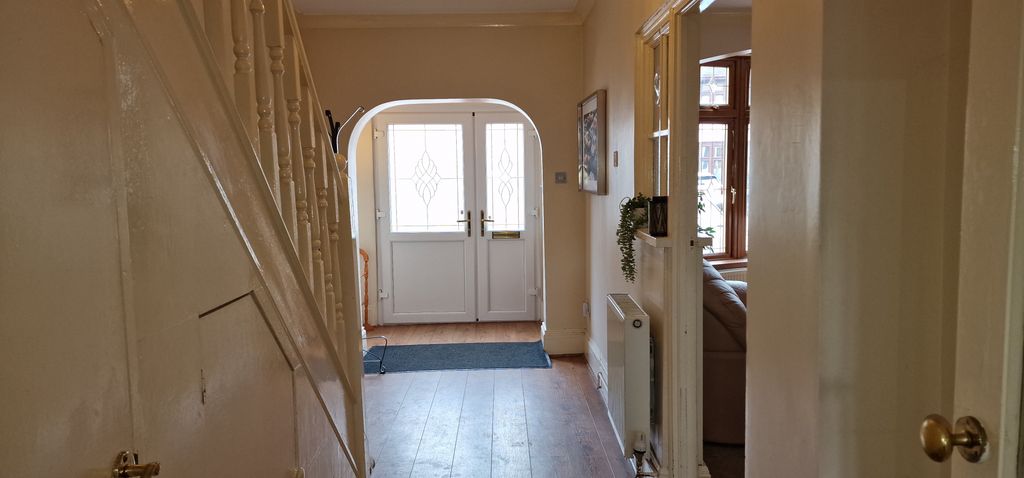 Property photo 3 of 27