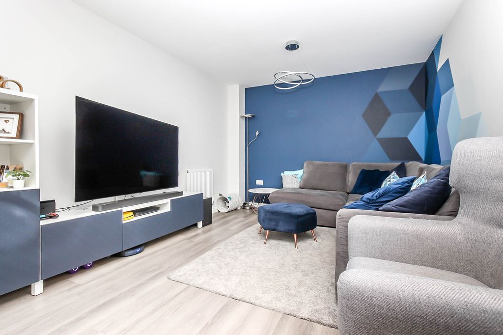 Property photo 2 of 14 Lounge