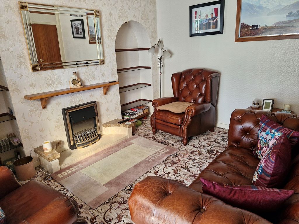 Property photo 2 of 13 Lounge 