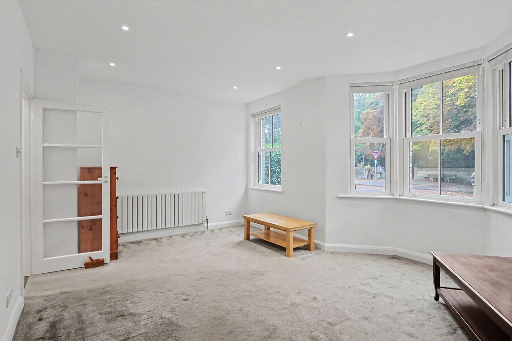 Property photo 2 of 19 22 Station Road, Wimborne, Bh21 1Rg