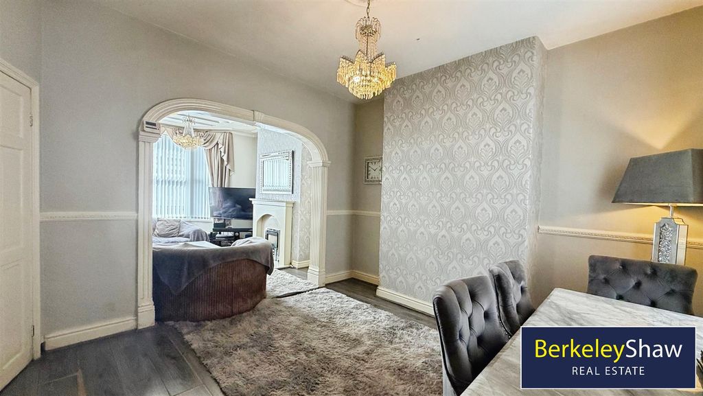 Property photo 3 of 16 Dining Room