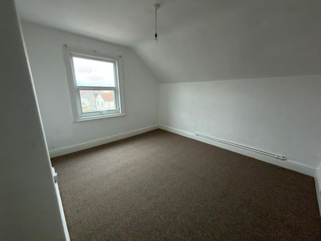 Property photo 1 of 7 Flat 3, 57 Greenfield Road - Bedroom.Jpg