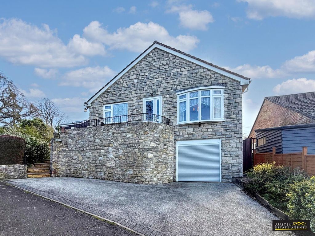 Property photo 1 of 15 Front (Exterior)