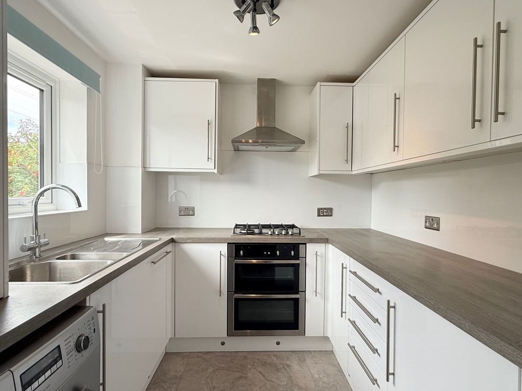 Property photo 2 of 17 Kitchen