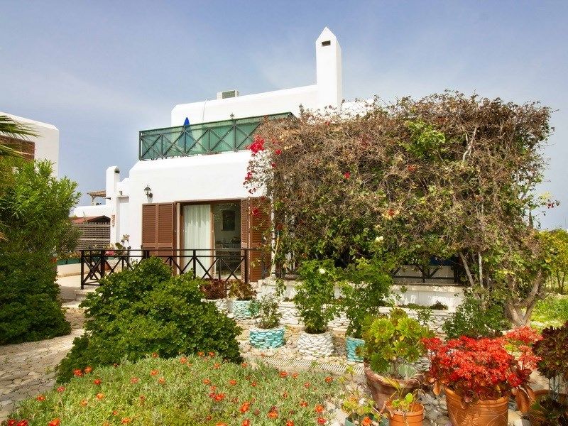 Property photo 1 of 25 4-Bedroom Resale Seaside Villa + Communal Pool + Private Garden + Walking Distance To The Sea Image No 1