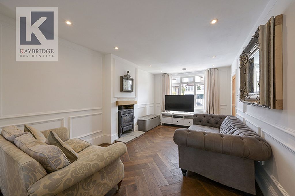 Property photo 3 of 20 West Gardens, Epsom