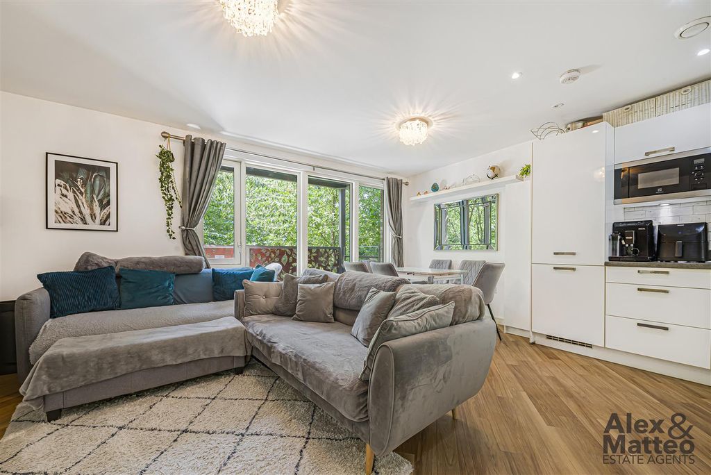 Property photo 2 of 14 Campion House