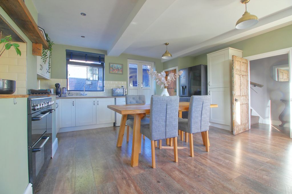 Property photo 2 of 20 Kitchen Diner