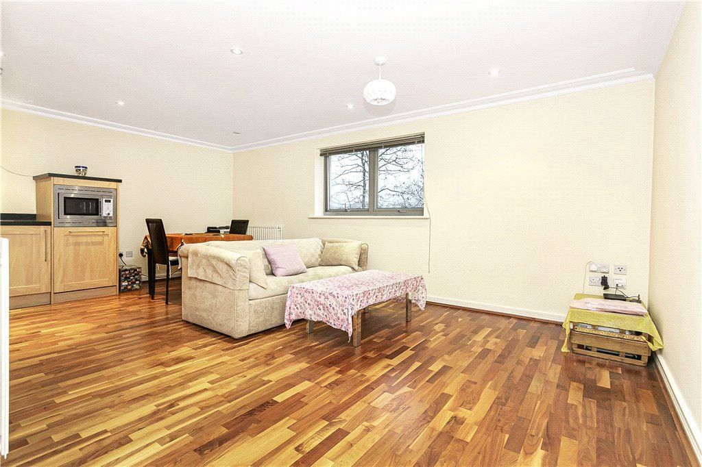 Property photo 1 of 10 Kitchen/Lounge