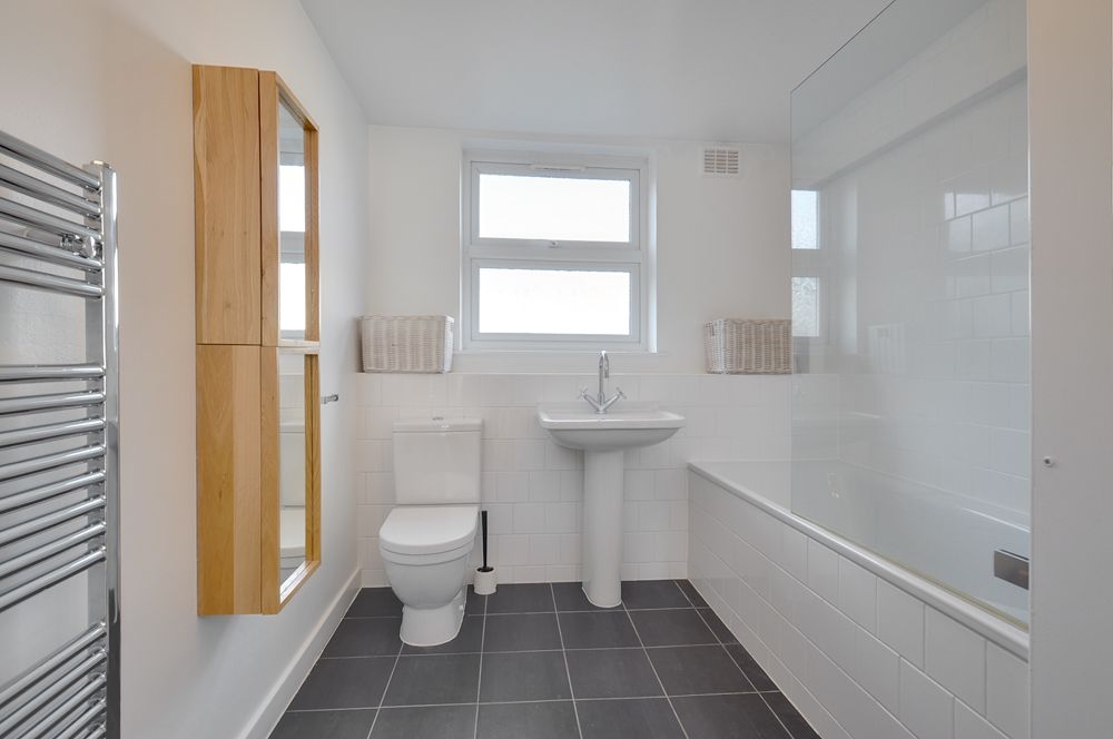 Property photo 3 of 6 Photo 4