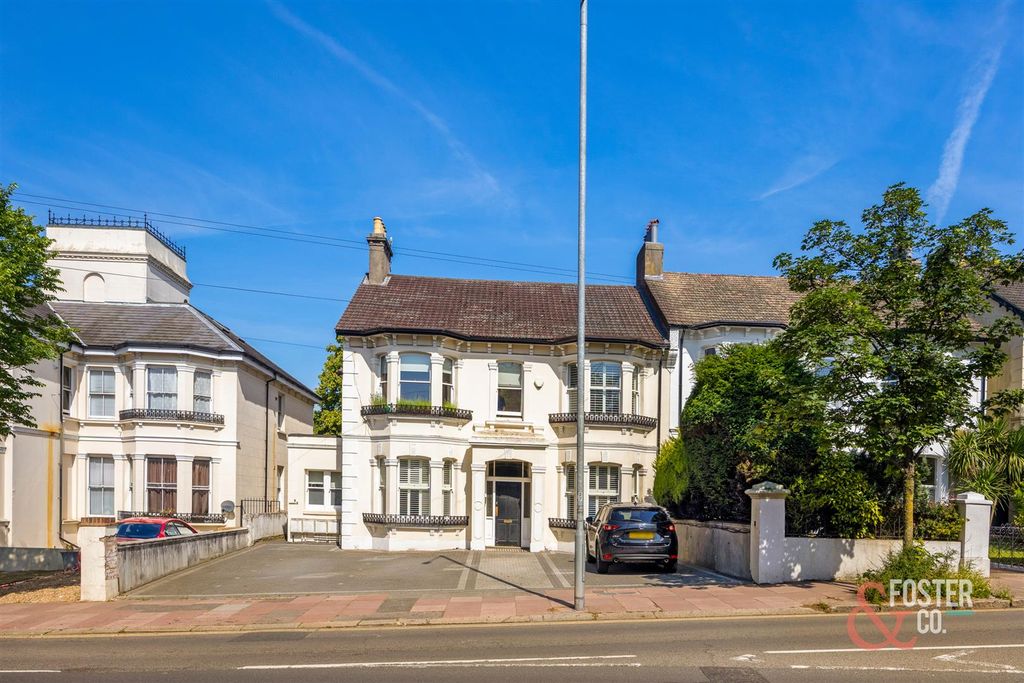 Property photo 1 of 20 Stanford Avenue_9_Flat 5-020.Jpg