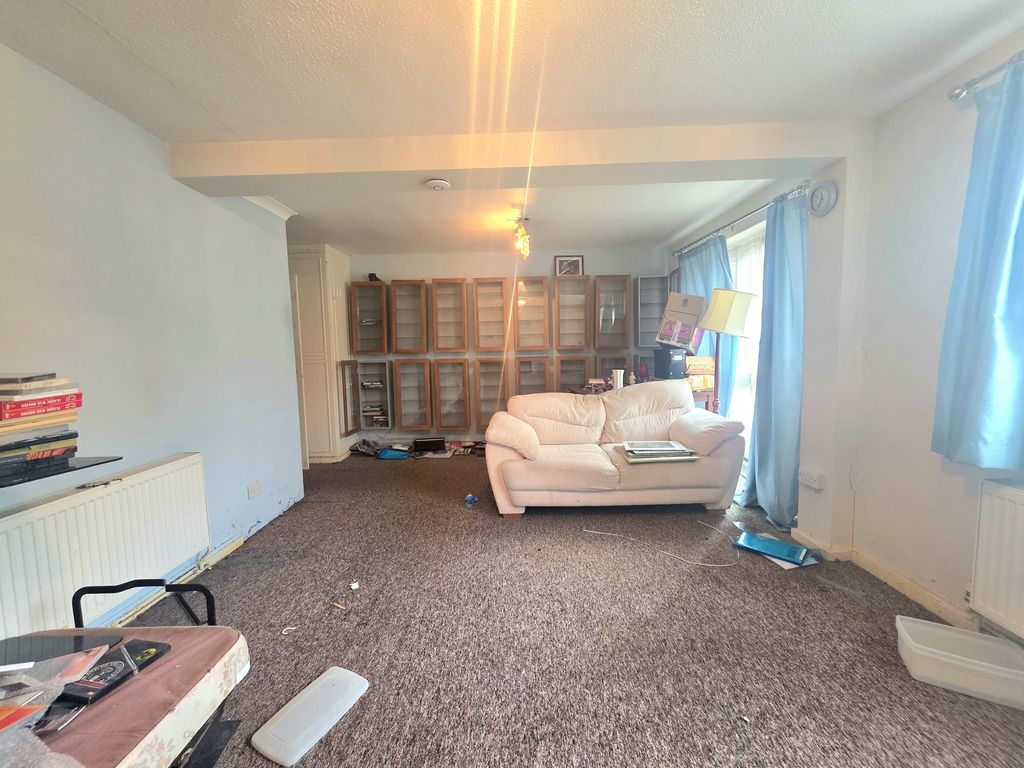 Property photo 2 of 5 4