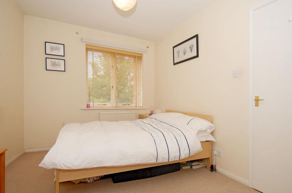 Property photo 3 of 6 Bedroom