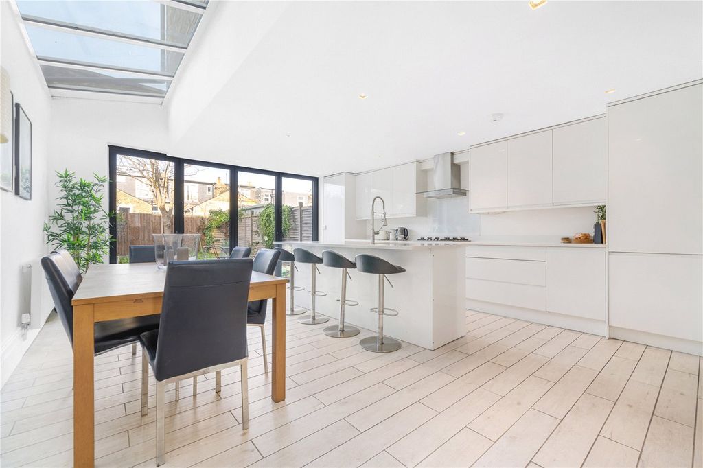 Property photo 3 of 18 Kitchen/Diner