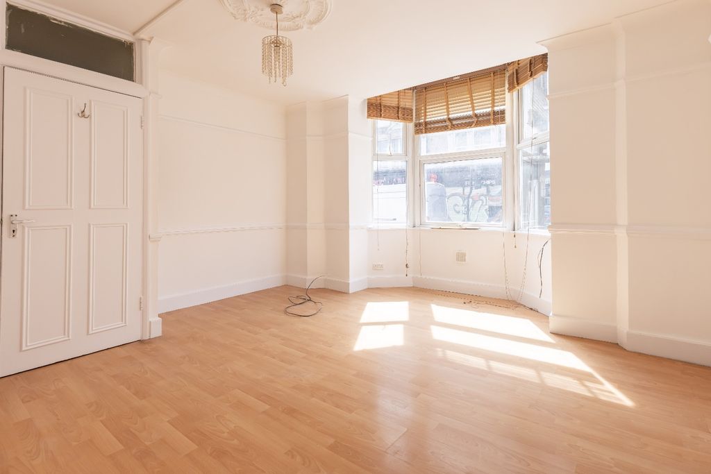 Property photo 2 of 23 4505281