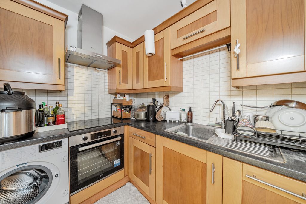 Property photo 3 of 9 Kitchen