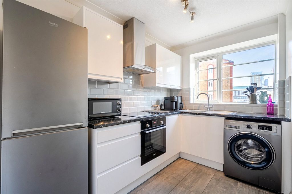 Property photo 3 of 24 Picture No. 23