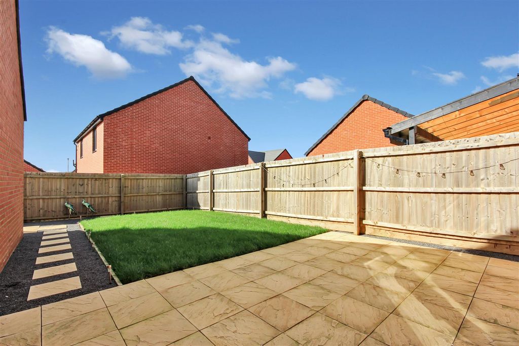 Property photo 2 of 18 Garden 1.Jpg