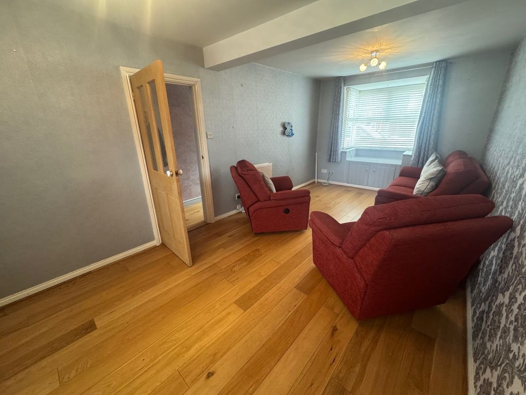 Property photo 2 of 8 Image