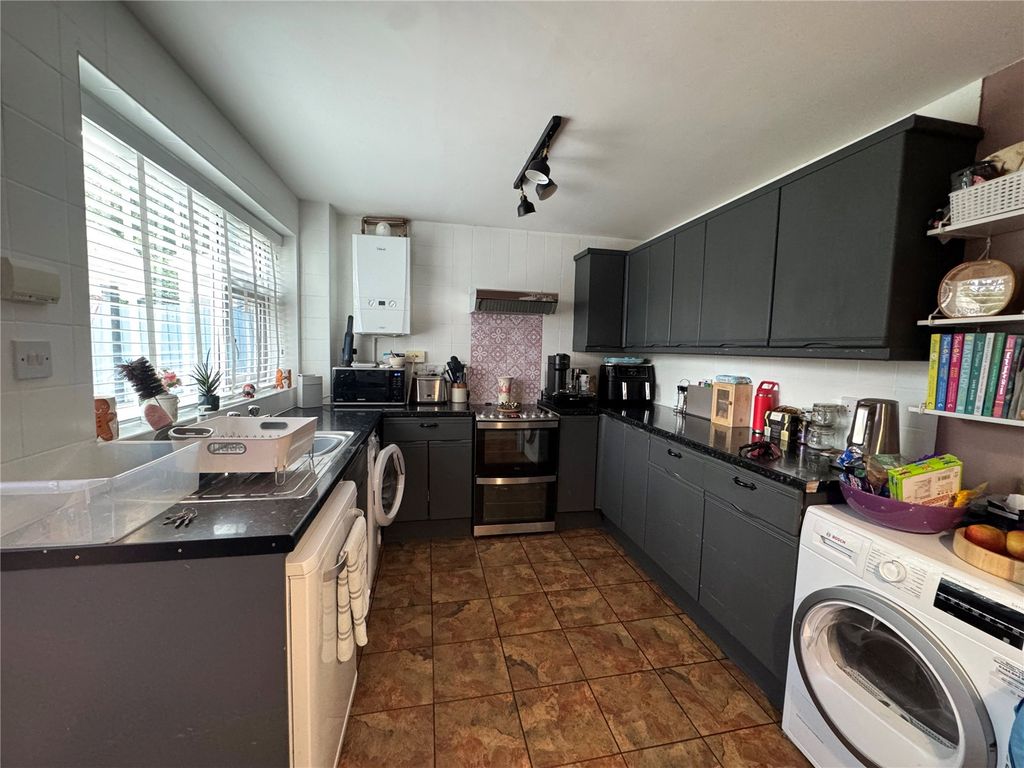 Property photo 2 of 12 Kitchen