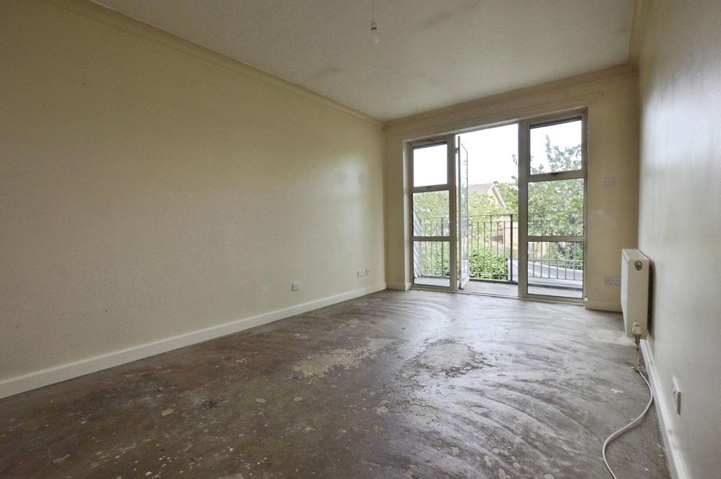 Property photo 3 of 7 Living Room