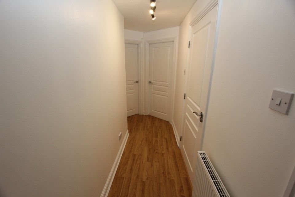 Property photo 2 of 11 Hallway