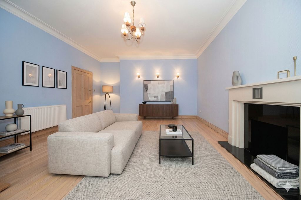 Property photo 3 of 29 Virtually Staged Lounge