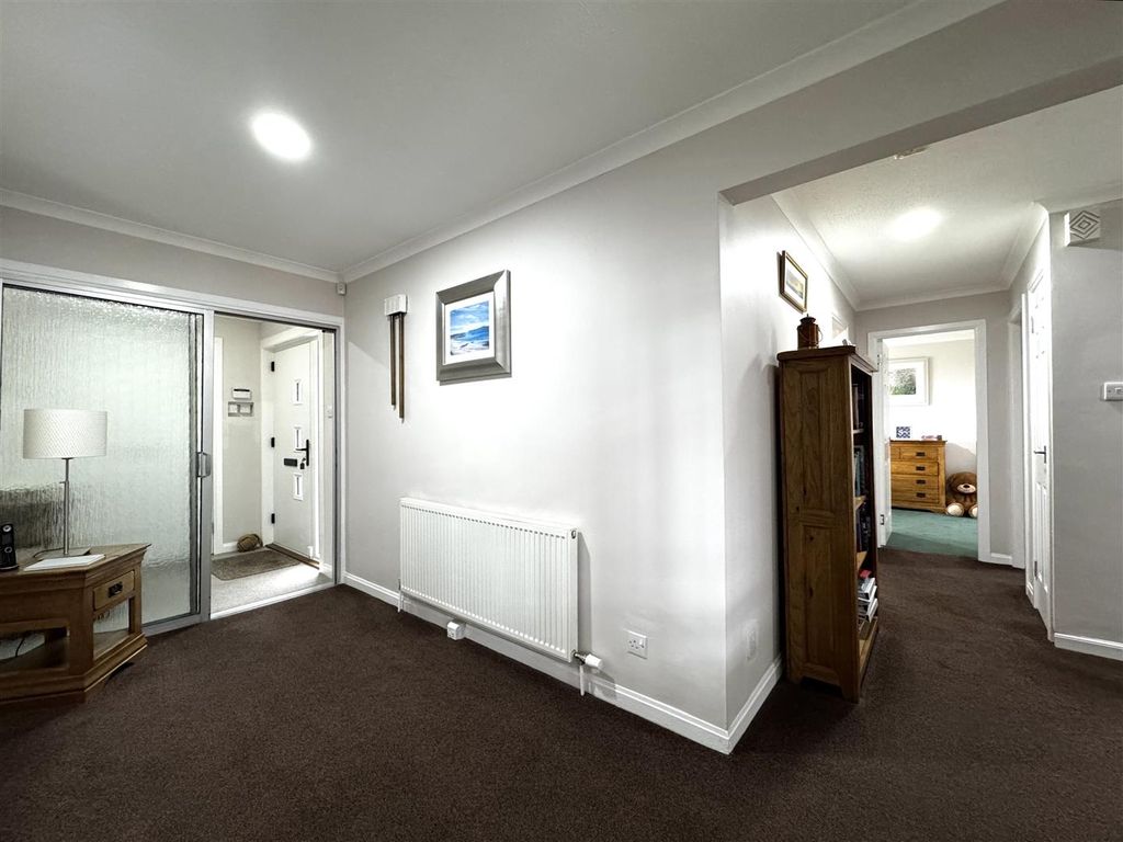 Property photo 3 of 27 Hallway