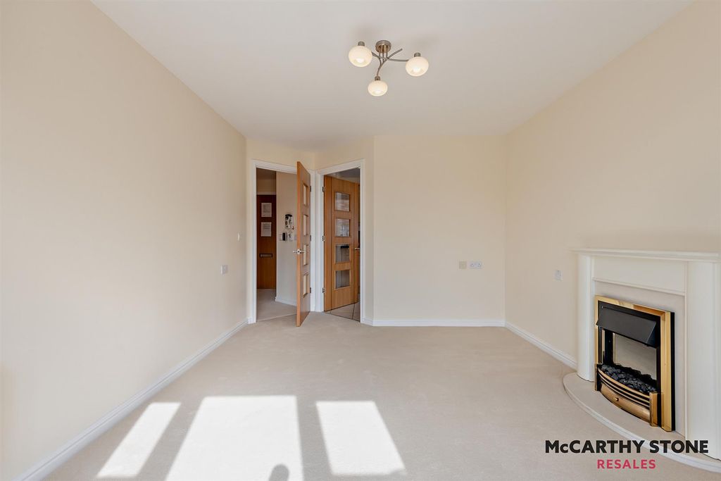 Property photo 2 of 19 8589580-Interior12-800.Jpg