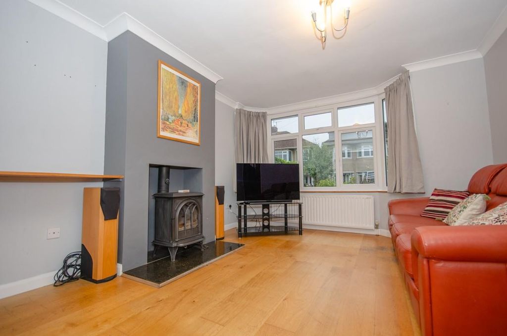 Property photo 3 of 21 Lounge.Jpg