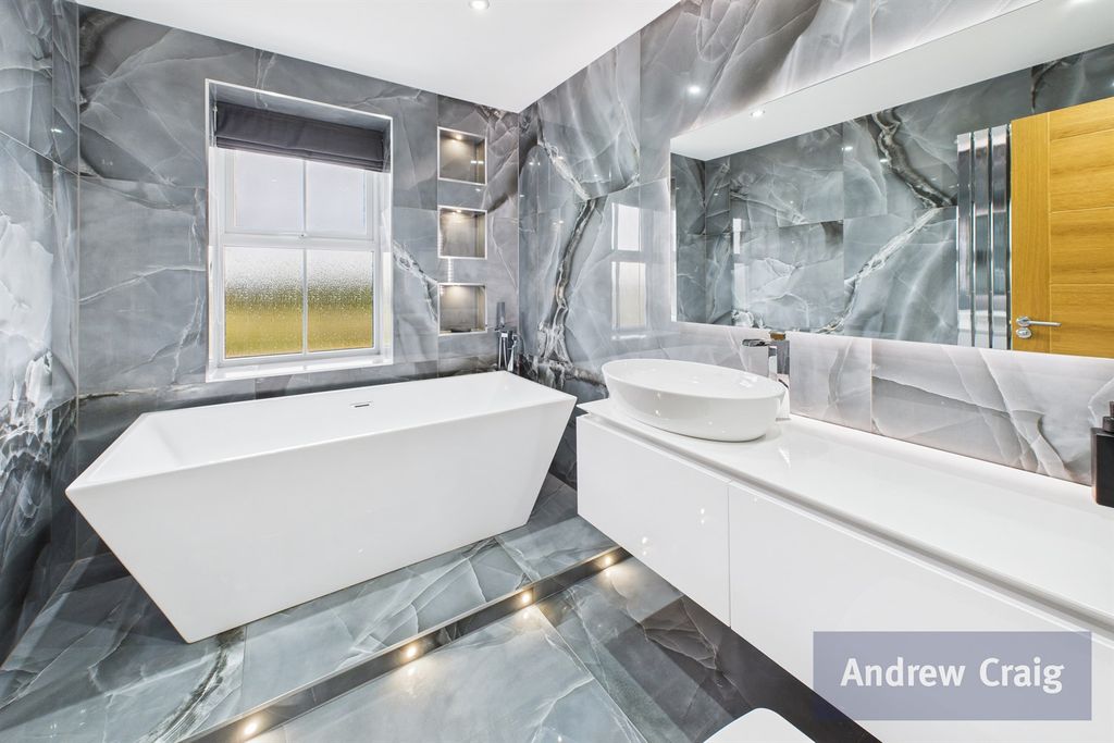 Property photo 3 of 25 Bathroom