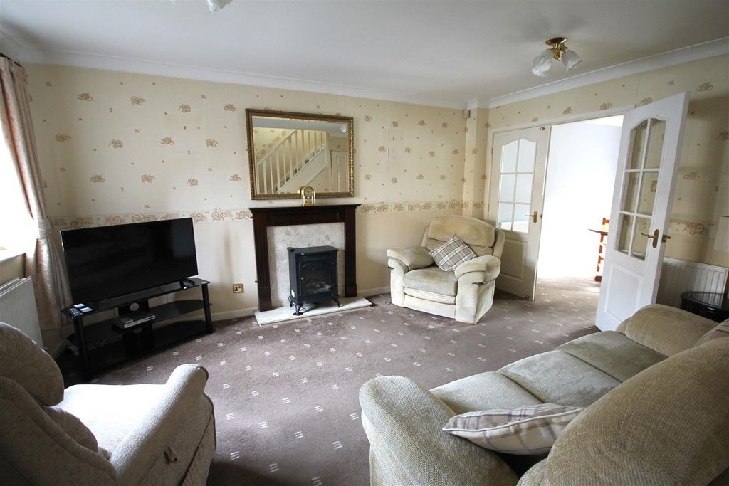 Property photo 2 of 14 Lounge