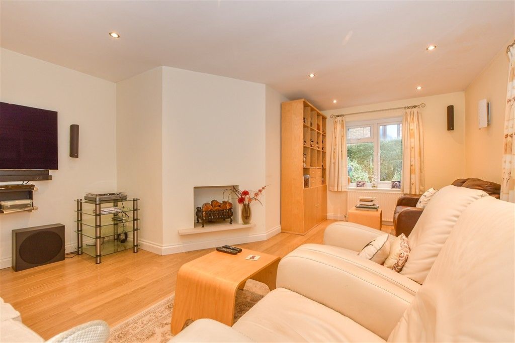 Property photo 2 of 13 Lounge